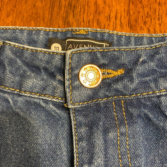Avenue denim western skirt.  Size 10. I would consider this a mini - Picture 5 of 11